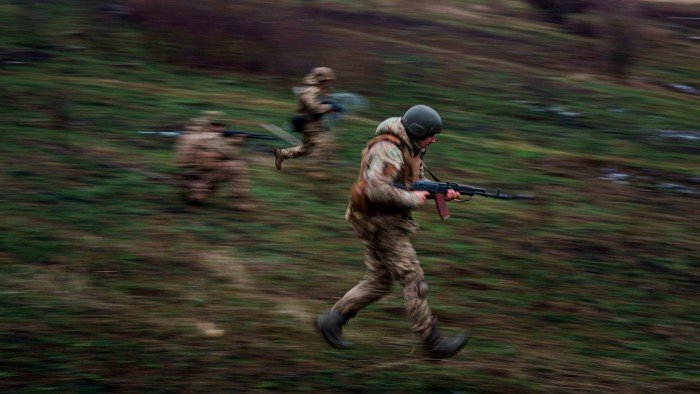 A Europa luta para responder enquanto os EUA e a Rússia se preparam para as negociações de paz na Ucrânia