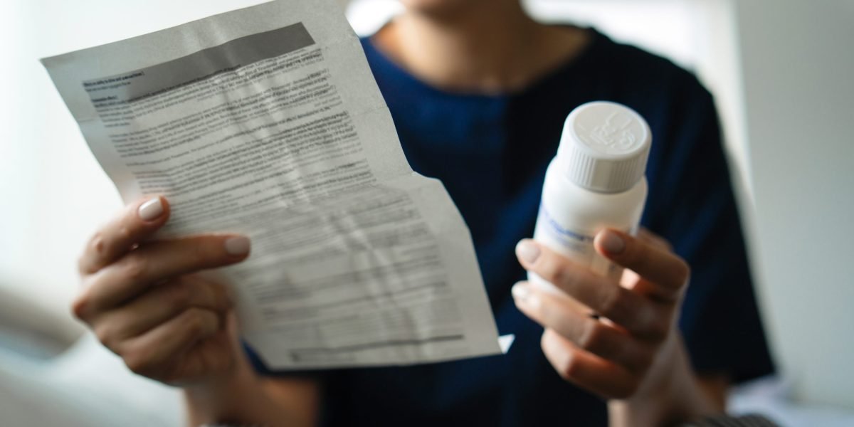 A geração Z prefere remédios de marca mais caros a medicamentos genéricos, diz a Tebra Survey