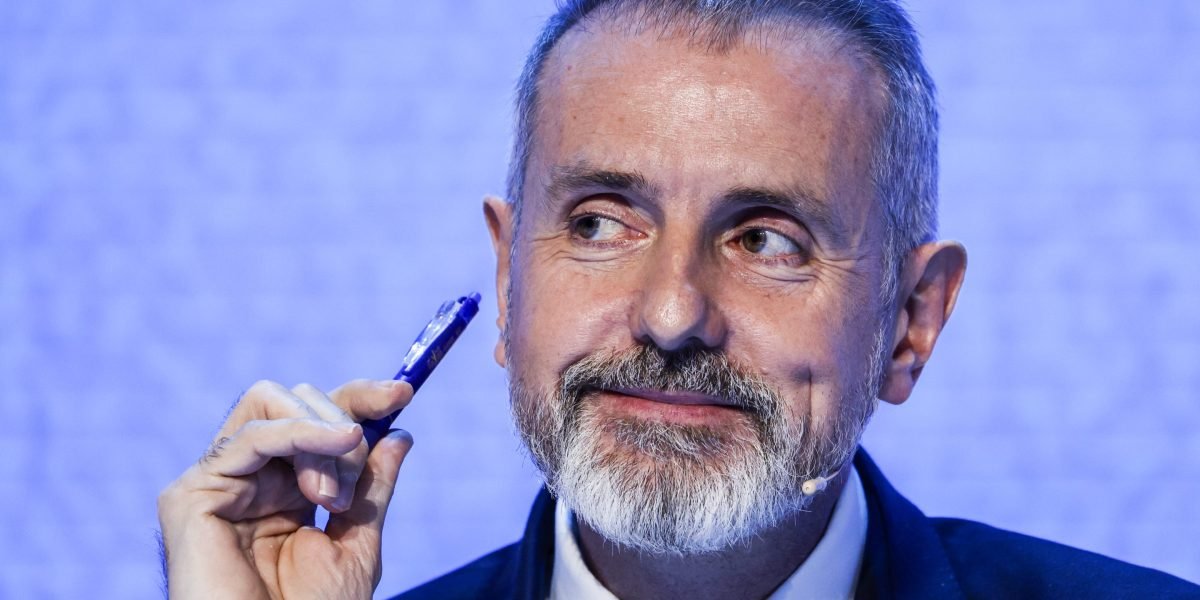 A gigante de telecomunicações espanholas Telefonica sinaliza a mudança estratégica para os principais mercados após a segunda perda anual consecutiva