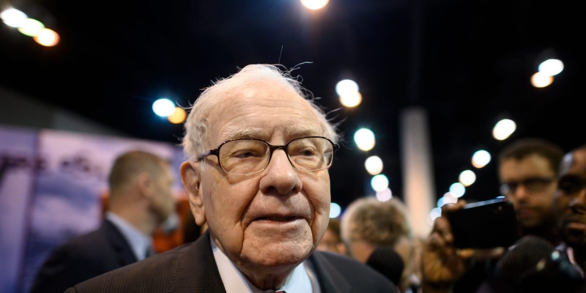 Berkshire Hathaway pagou a maior conta de impostos da história no ano passado, e Warren Buffet quer que o governo 'gasse com sabedoria' em americanos sobrecarregados