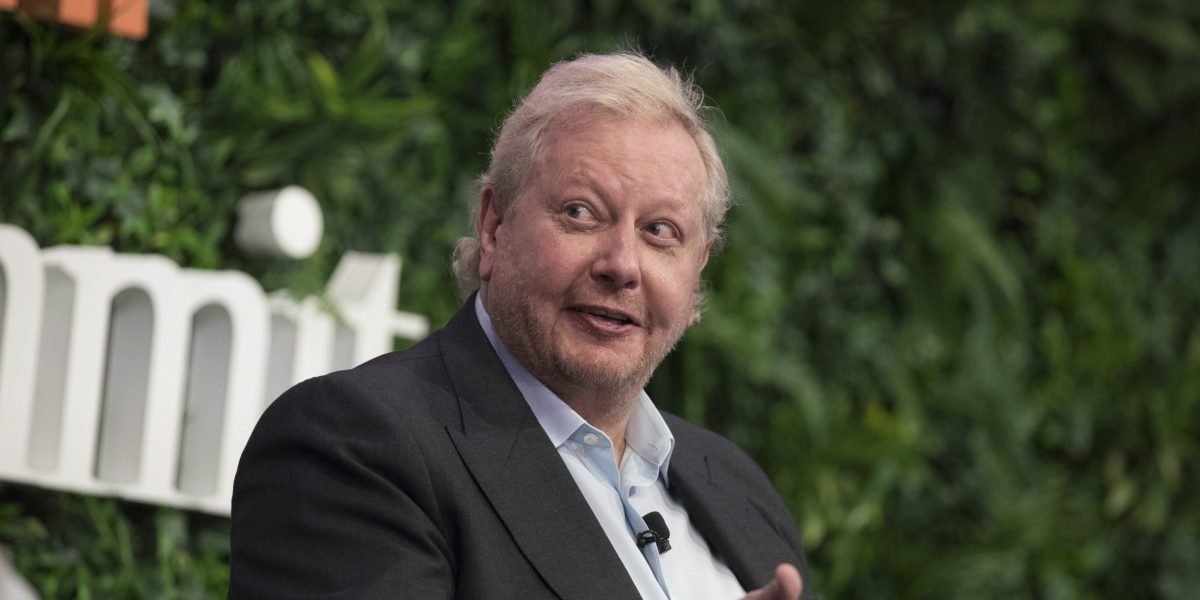 Bilionário de escândalo, Bilionaire White retomar o controle de Wisetech