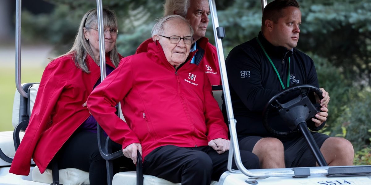 Enquanto os investidores aguardam a carta anual de Warren Buffett, Berkshire Hathaway está acumulando dinheiro com medo - ou esperando uma oportunidade?