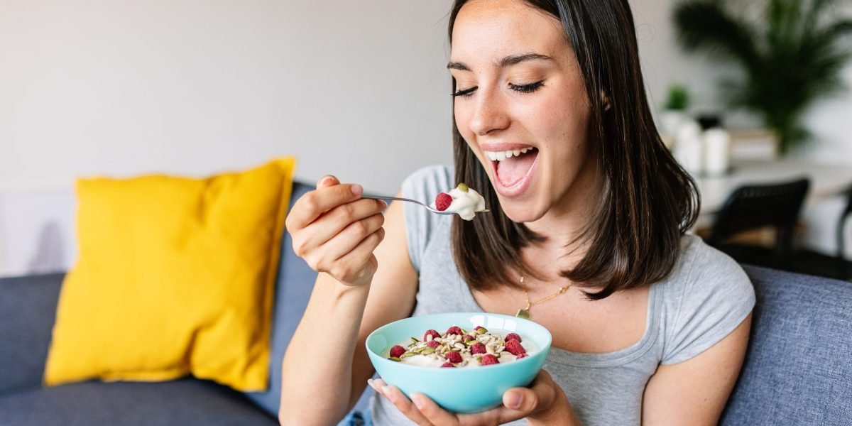 Mais millennials e Gen Xers estão sofrendo câncer colorretal. Adicionar esses alimentos à sua dieta pode ajudar
