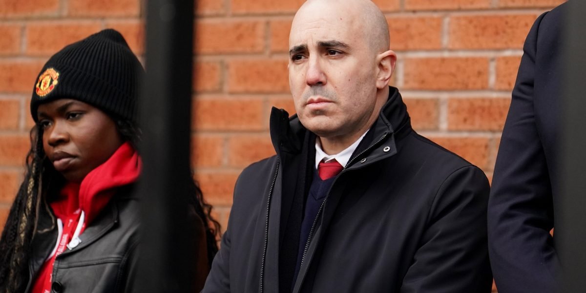 Manchester United para cortar mais 250 empregos na tentativa de perder perdas