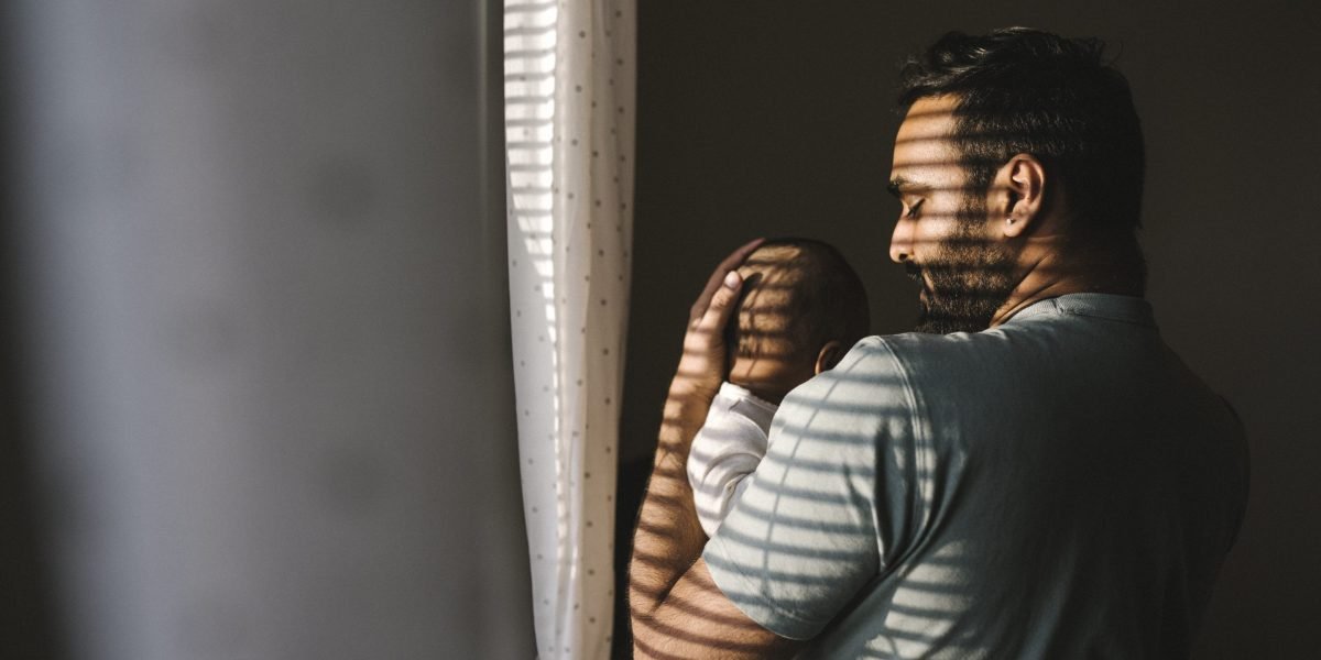 Os pais de Nova York renunciam a US $ 1,6 bilhão em licença estatal paga, diz o estudo