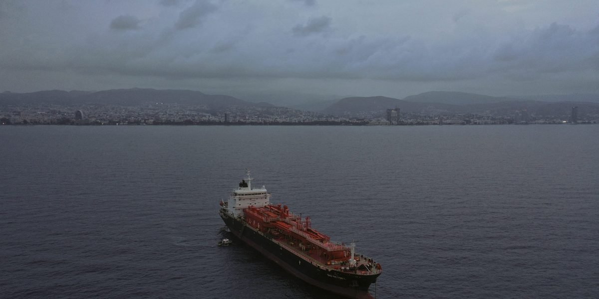 Os petroleiros pendurados por explosões de mistério após viagens à Rússia