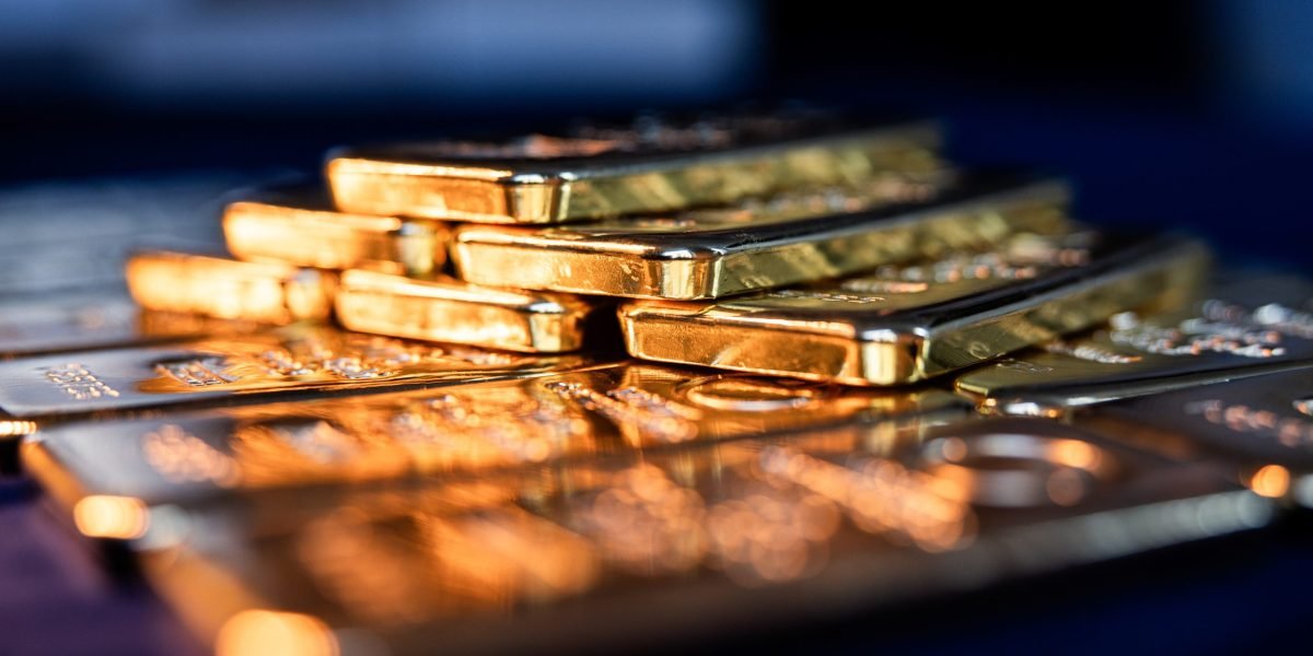 Ouro na pista para a pior semana deste ano, à medida que as ameaças tarifárias aumentam