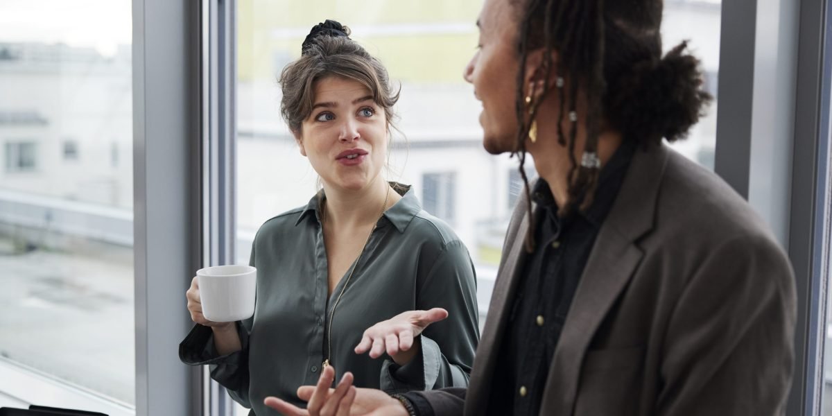 Para evitar envergonhar -se ao compartilhar com os colegas de trabalho, siga as conversas da Ford, os especialistas sugerem