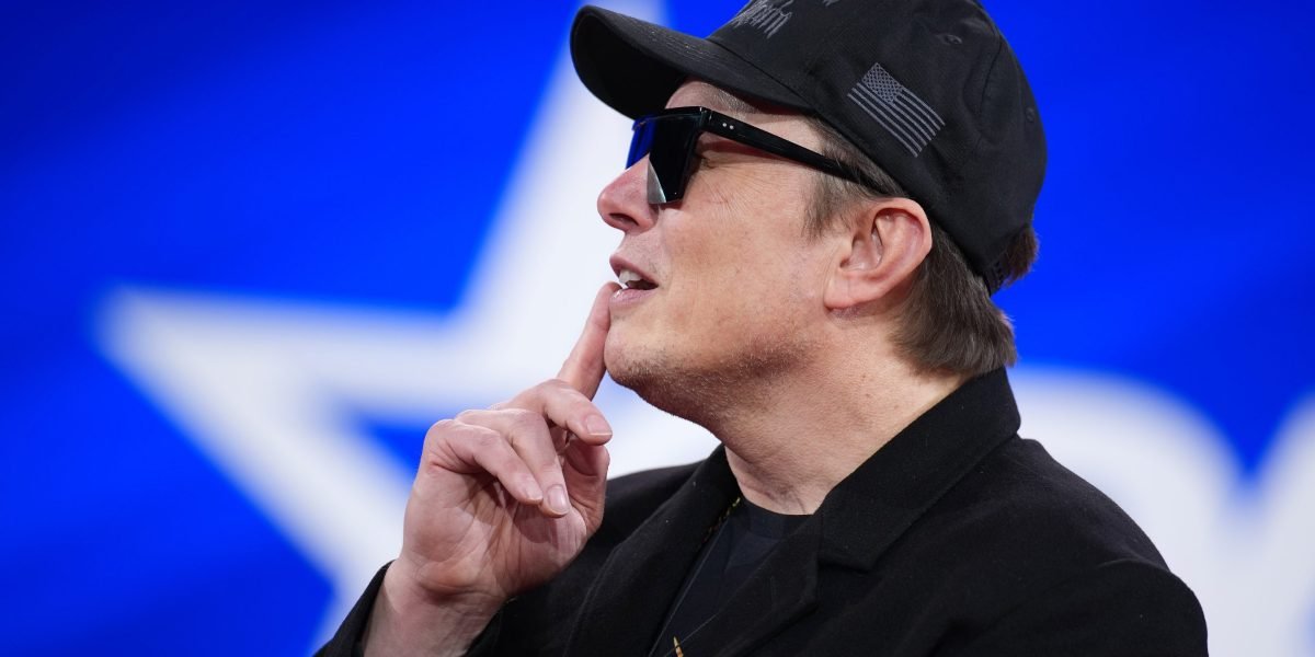 Tesla cai abaixo de US $ 1 trilhão pela primeira vez desde a eleição, à medida que os medos são montados sobre um Q1 fraco