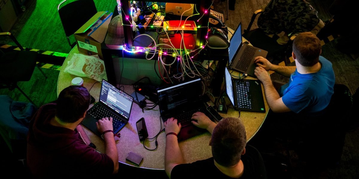 Trio improvável vinculado ao hack de dados da AT&T, tente vendê -los
