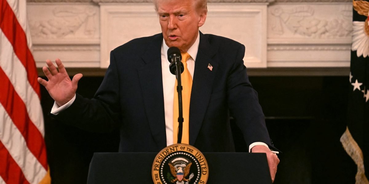 Trump está planejando uma aquisição de serviço postal. A Casa Branca nega que qualquer ordem executiva esteja em andamento
