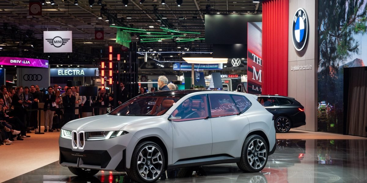 A BMW coloca a fé para o futuro em seu neue klasse quando os lucros caem