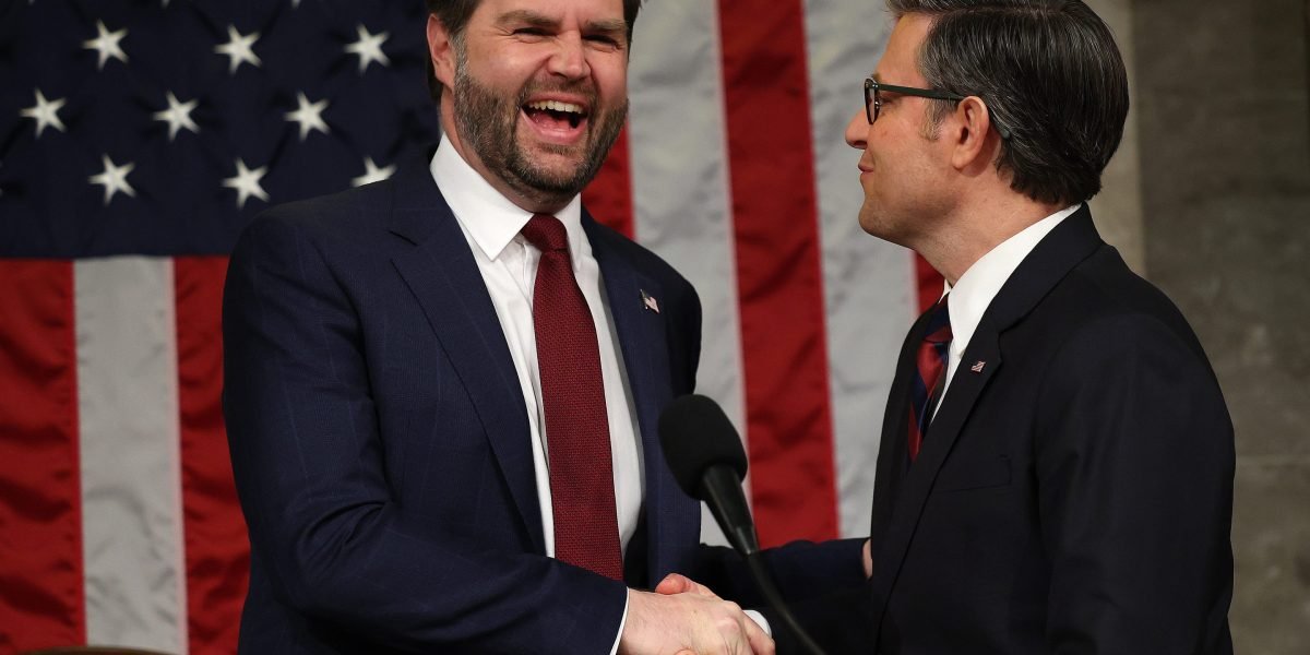 A Ordem Executiva de Trump coloca JD Vance encarregado de supervisionar os esforços para "remover a ideologia inadequada" de todas as áreas da instituição Smithsonian