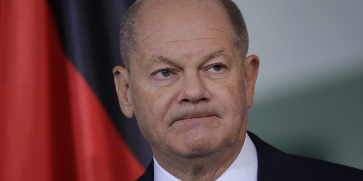 A UE responderá firmemente às tarifas dos EUA, mas ainda aberta a 'compromisso', diz o chanceler alemão