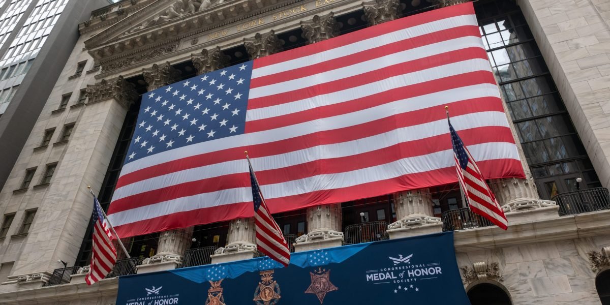 A dívida dos EUA pode começar a sobrecarregar o 'privilégio exorbitante' da América