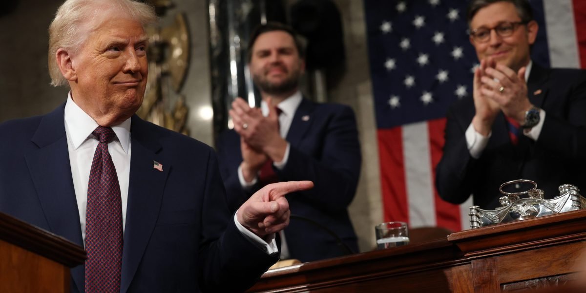 A equipe de Trump testa os candidatos ao trabalho perguntando quem venceu a eleição de 2020