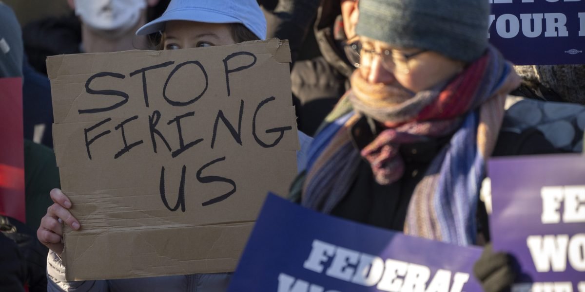 A estripação de Doge de agências federais apresenta uma oportunidade sem precedentes para os inimigos da América recrutarem informantes, dizem os especialistas