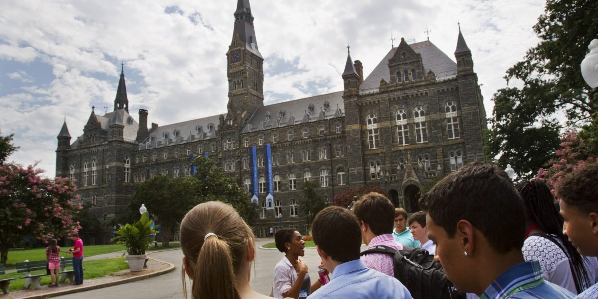 A estudante de doutorado da Universidade de Rochester do sul da Ásia diz que parece muito arriscado para ser visto perto de um protesto político