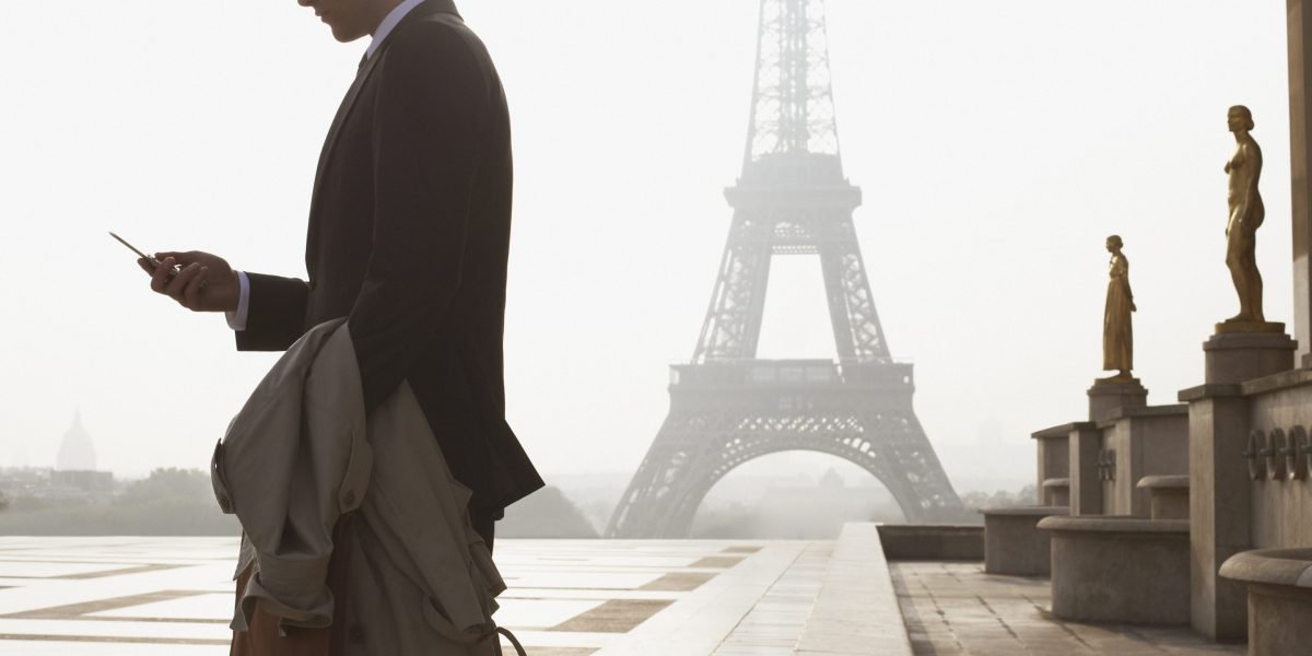 A maioria das políticas de ação afirmativa são ilegais na França, mas os EUA alertam as empresas francesas contra o uso de políticas dei