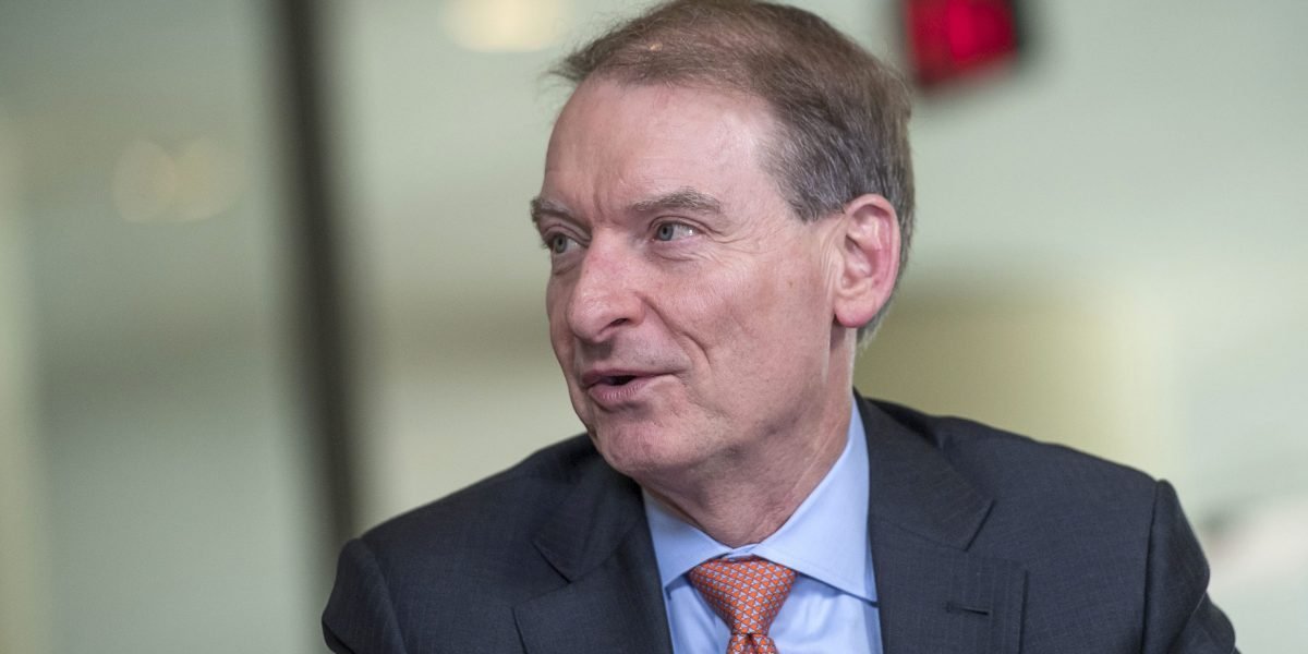 A maioria dos americanos possui 1 apólice de seguro de vida. Por que o presidente da SEC, Paul Atkins, e sua esposa possuem 54?