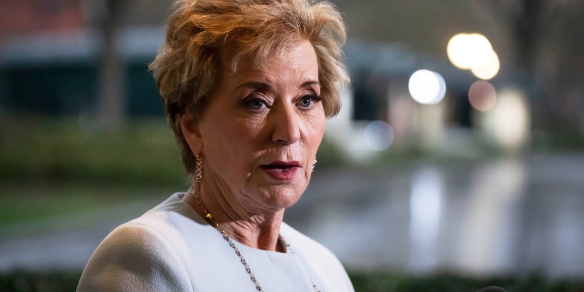 A secretária de educação diz que Columbia está a caminho de recuperar o financiamento