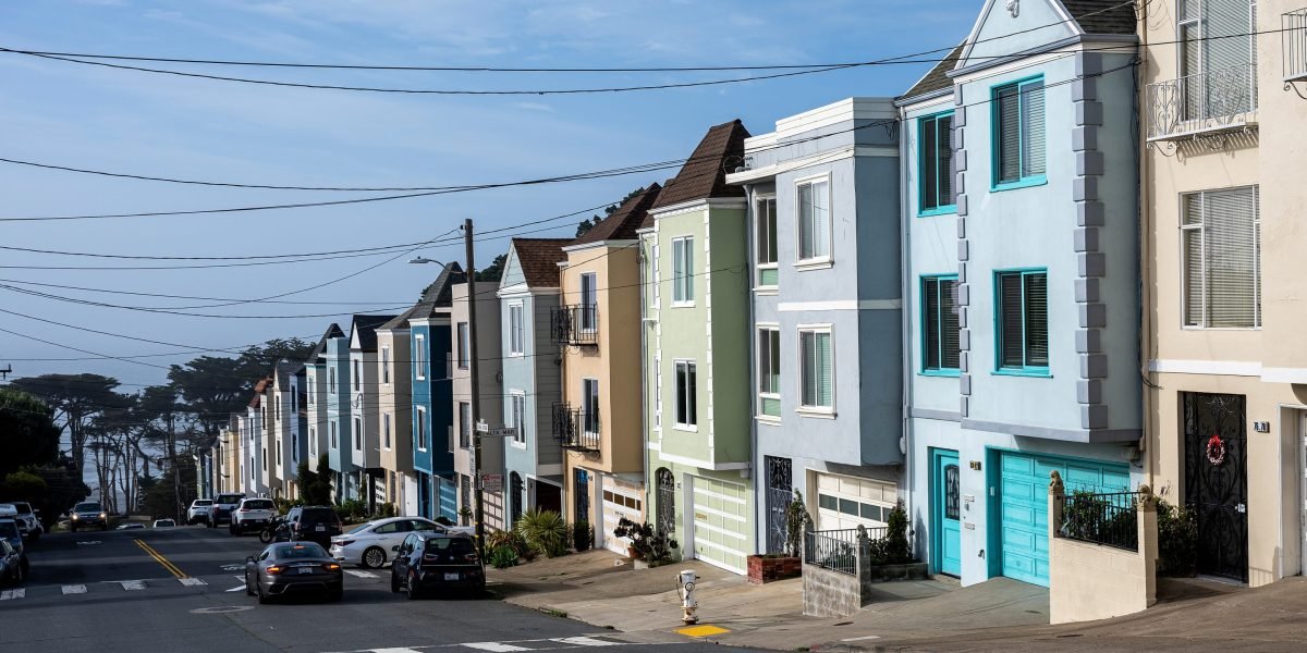 A temporada de vendas de primavera do mercado imobiliário chegou. Aqui está a melhor hora para listar sua casa