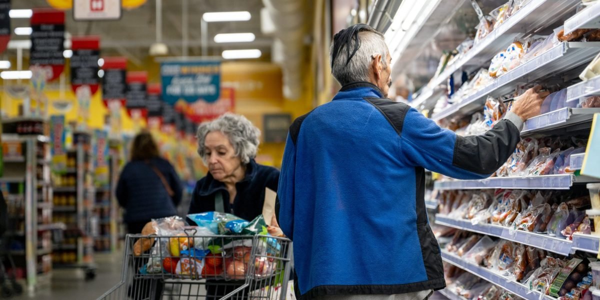 A vibecessão está de volta. Mas uma mudança de humor em relação à economia é "um prenúncio das coisas por vir": uma queda nos gastos com consumidores e no investimento nos negócios, diz Economist