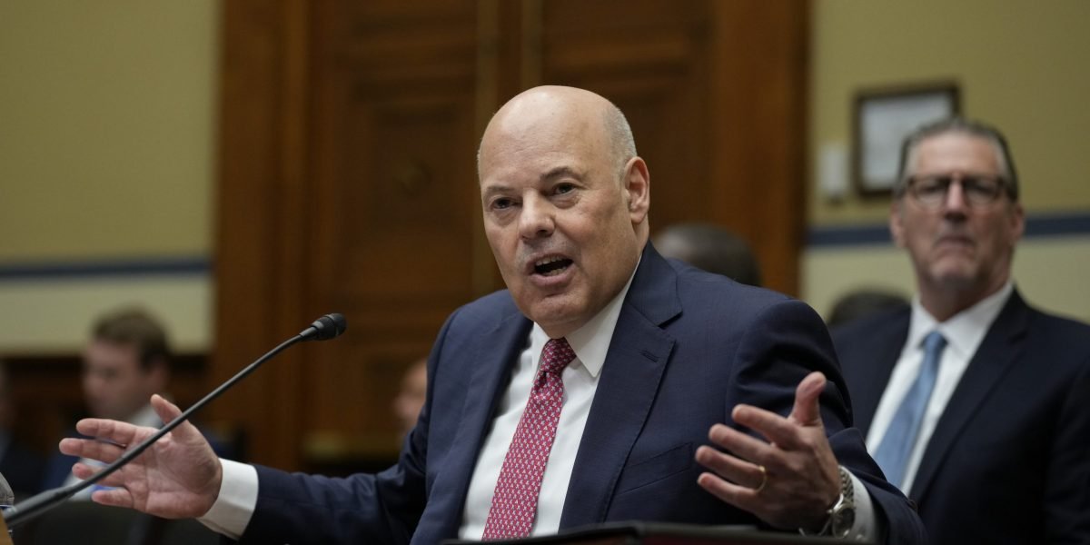 American Postmaster quer que o Doge de Elon Musk salve USPS 'quebrado'