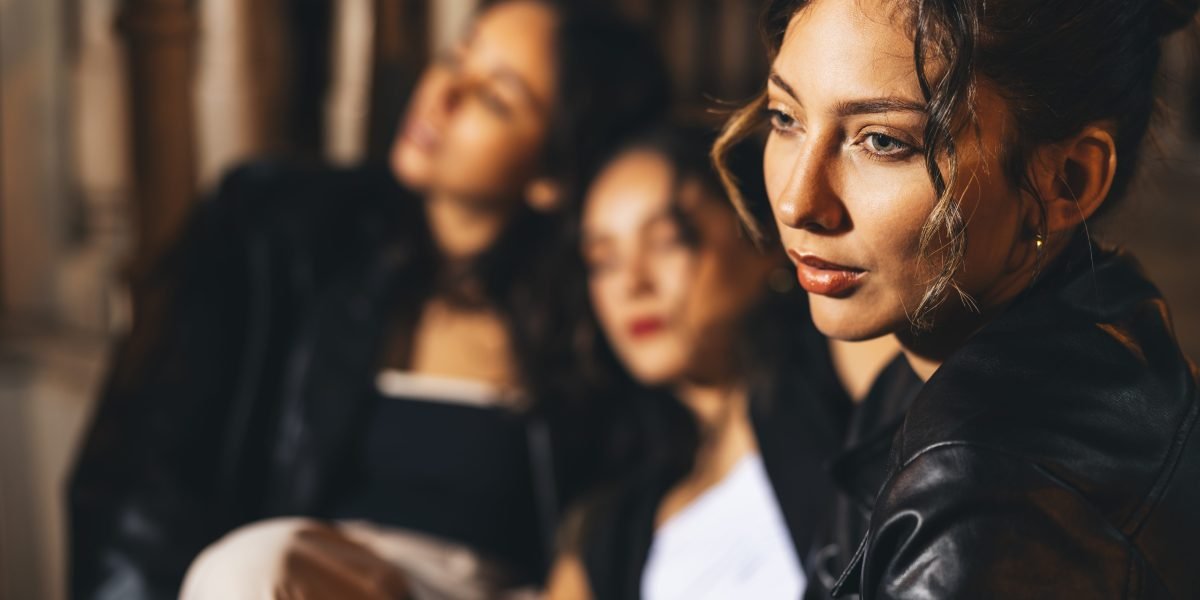 Americanos menores de 30 anos são tão infelizes que os EUA caíram para um ranking baixo histórico no relatório anual da felicidade mundial