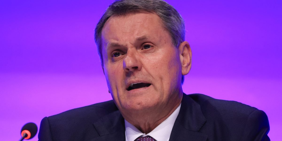 As ações da Bayer caem 10% à medida que os processos contínuos dos EUA desencadeiam planos de arrecadação de dinheiro