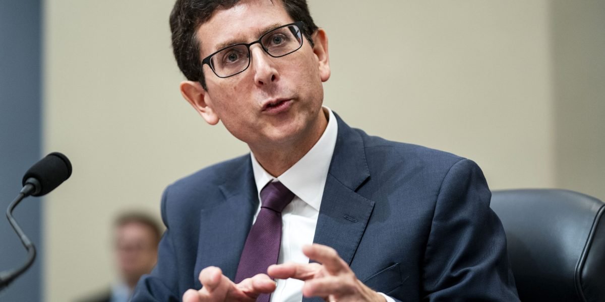 As tarifas de Trump podem arrecadar US $ 800 bilhões na próxima década, diz a CBO Head - mas isso não explica a reação