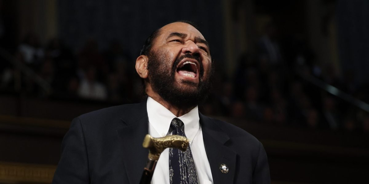 As tensões fervem na câmara da casa com o representante do Texas Al Green ejetado nos primeiros 15 minutos