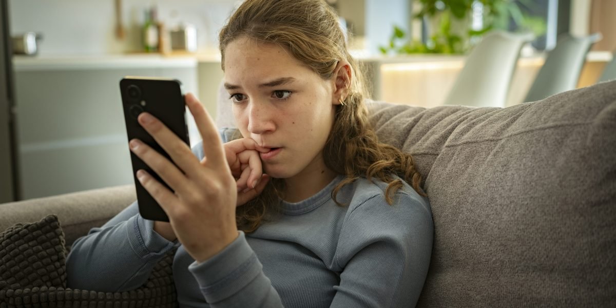 As universidades que antecipam as perdas de financiamento dos cortes de Doge de Elon Musk são ofertas de admissão de volta para estudantes de pós -graduação