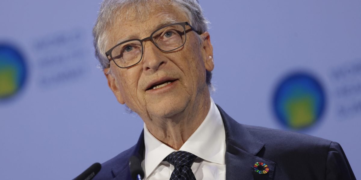 Bill Gates supostamente alertou Trump que sua base não será capaz de financiar lacunas globais de saúde se o governo continuar fazendo grandes cortes