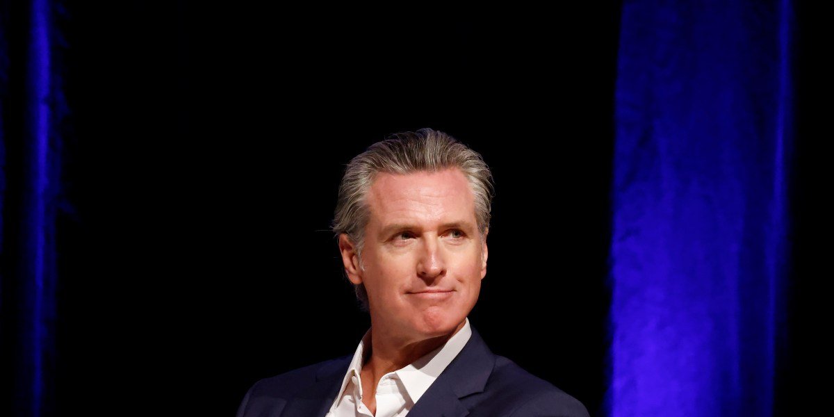 Califórnia ordena quase 100.000 trabalhadores para retornar ao cargo