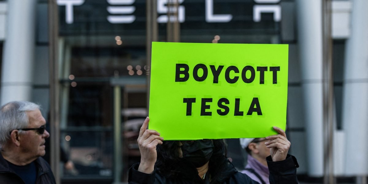 Desde que Elon Musk ingressou na Casa Branca de Trump, mais proprietários de Tesla estão negociando em seus carros do que nunca