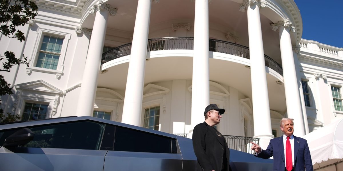 Elon Musk diz que os manifestantes de Tesla estão "perturbados" e querem matá -lo por seu trabalho na Casa Branca