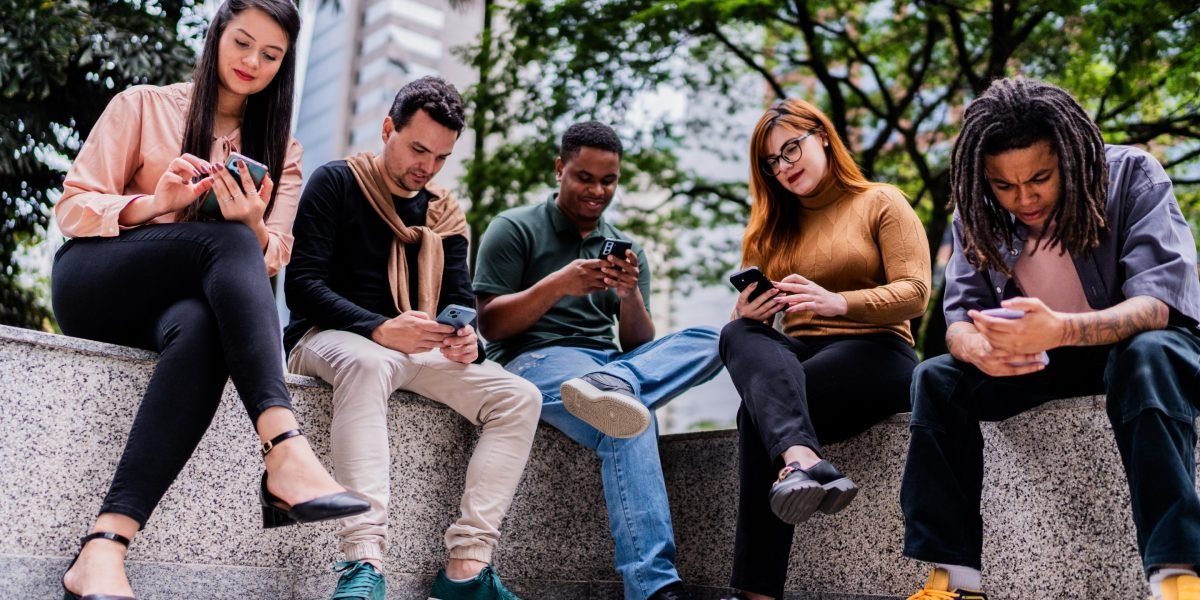 Especialista culpa os telefones como um fator determinante da taxa de natalidade em declínio que Elon almina pode levar à extinção humana