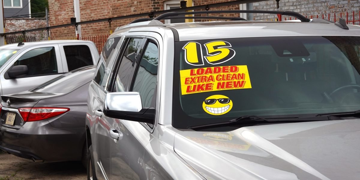 Especialistas dizem que a "abordagem de espingarda" de Trump para tarifas de automóveis aumentará os preços para tudo, desde carros usados ​​a prêmios de seguro e custos de reparo: 'praticamente nada fica ileso'