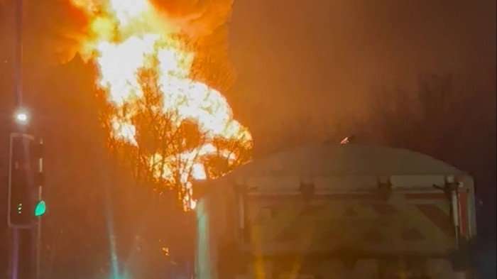 Heathrow fecha após o incêndio nas proximidades causa queda de energia