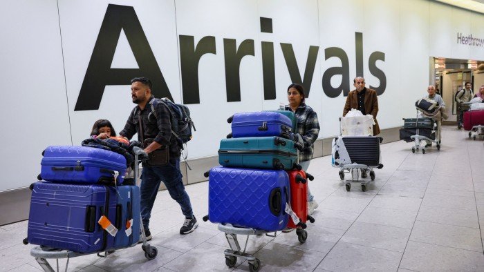 Heathrow reabre após Blaze, mas as companhias aéreas alertam sobre mais perturbações