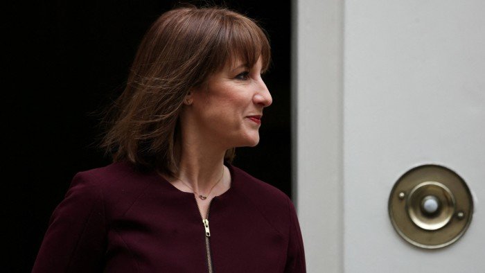 Rachel Reeves walks in Downing Street