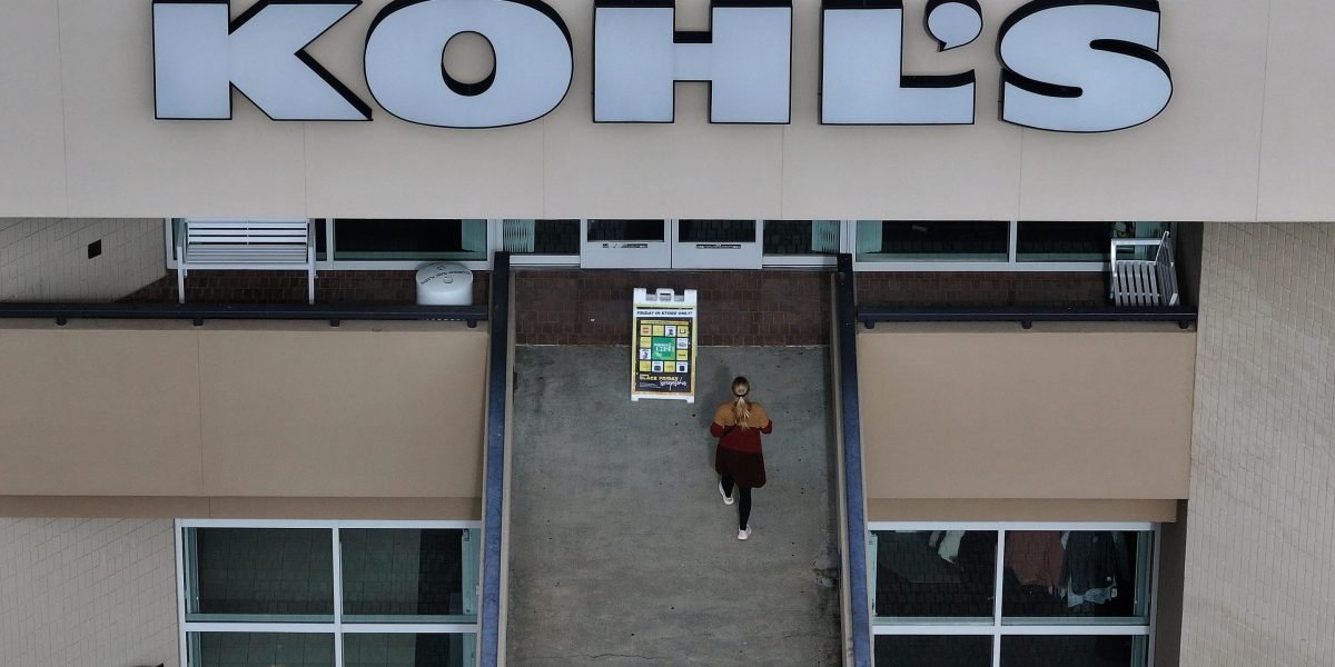 Kohl's teve um trimestre ainda pior do que Wall Street esperava com as vendas líquidas que despencam quase 10% após as demissões e fechamentos de lojas