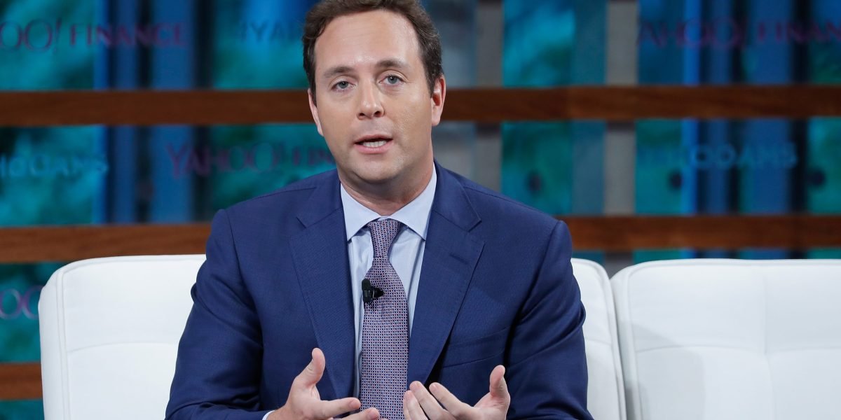 O CEO do Match Group admite que os aplicativos de namoro parecem muito parecidos com 'um jogo de números', então ele está pedindo aos funcionários 'feedback sem vernom' sobre como melhorar a dobradiça e o Tinder