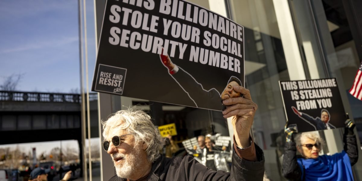 O DOGE de Elon Musk bloqueou temporariamente o acesso 'quase ilimitado' a milhões de informações da Seguridade Social Americana - por agora