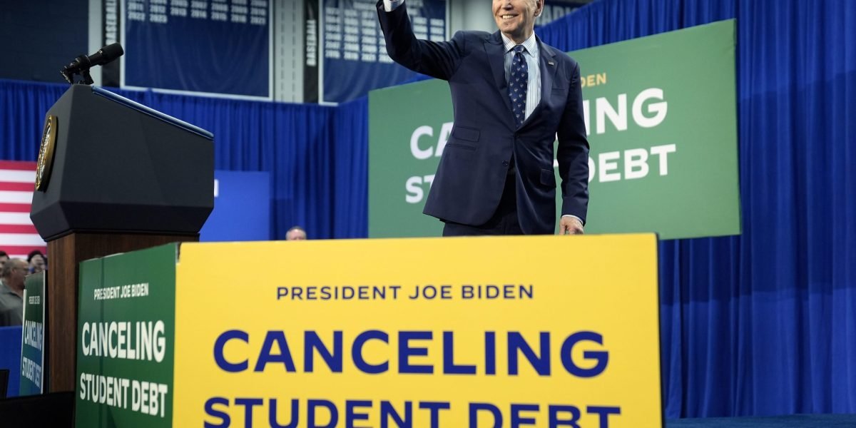 O Departamento de Educação suspendeu alguns planos de reembolso de empréstimos a estudantes orientados a renda. Aqui está o que os mutuários devem saber