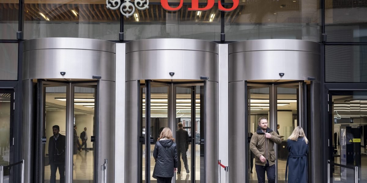 O UBS segue o Deutsche Bank, proibindo a equipe de trabalhar remotamente na sexta e na segunda -feira