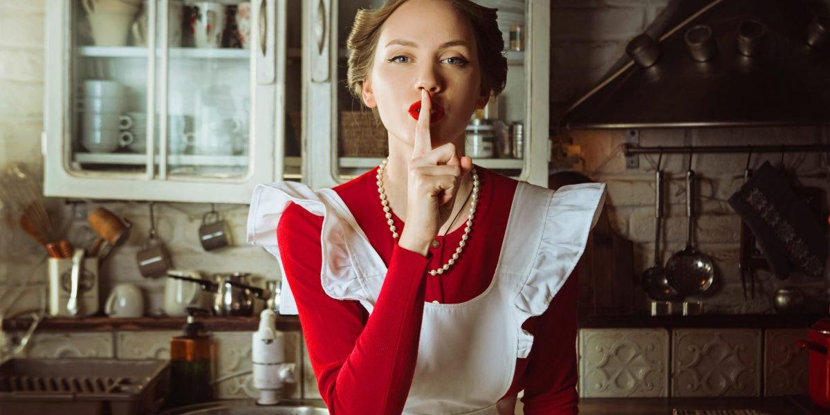 O código tributário é feito para o TradWives. Aqui está o quanto ele castiga casais de dupla orelha