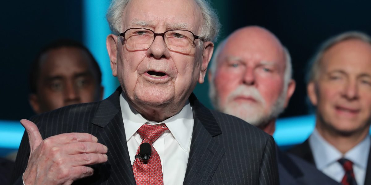O conselho de Warren Buffett para ficar calmo quando as ações estão caindo de um poema de 130 anos: 'Mantenha sua cabeça'
