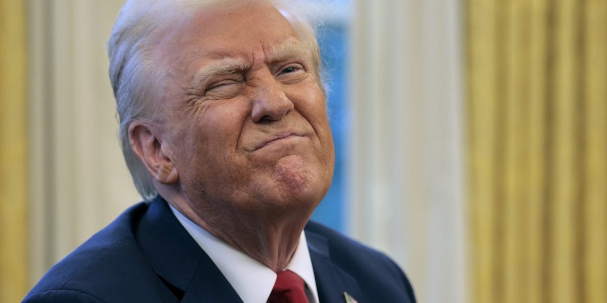 O juiz federal interrompe as peças das ordens executivas anti-dei de Trump que exigem contratadas e concedem aos destinatários para certificar a conformidade